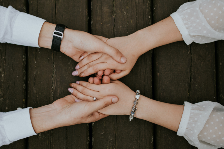 What is the role of a couples therapist?